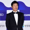 Yoo Hae Jin di Red Carpet Blue Dragon Awards 2015