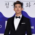 Taecyeon 2PM di Red Carpet Blue Dragon Awards 2015