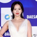 Chun Woo Hee di Red Carpet Blue Dragon Awards 2015