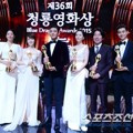 Para Pemenang Blue Dragon Awards Berfoto Bersama