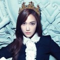 Pose Jessica Jung Duduk di Singgasana