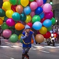Pemain Sepatu Roda Meriahkan Festival Thanksgiving 2015 dengan Balon