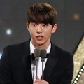 Nam Joo Hyuk Raih Piala Best New Actor