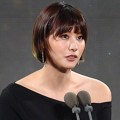 Yoo In Young Raih Piala Popularity Award