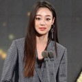 Choi Yeo Jin Raih Piala Best Dressed Award
