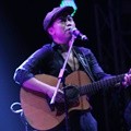 Sandhy Sondoro Hibur Penonton Monkey Lada Festival
