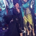 Syahrini Meriahkan Panggung SCTV Awards 2015