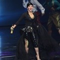 Syahrini Meriahkan Panggung SCTV Awards 2015