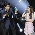 Lee Kwang Soo dan Park Bo Young di MAMA 2015