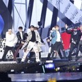 SHINee Tampil Nyanyikan Lagu 'View'