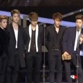 iKON Raih Piala Best New Male Artist