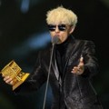 Zion. T Raih Piala Best Vocal Performance Male