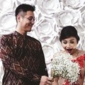 Junior Liem Kenakan Batik di Hari Pertunangan