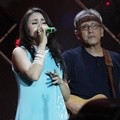 Momo Geisha dan Iwan Fals Bawakan Lagu 'Ijinkan Aku Menyayangimu'