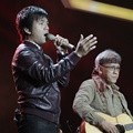 Rian D'Masiv dan Iwan Fals di Konser 'Satu Project'