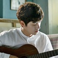 Hong Jong Hyun Main Gitar di Film 'Alice: Boy from Wonderland'