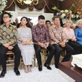 Reshwara Argya Radinal dan Keluarga Saat Prosesi Lamaran