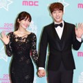 Kim So Yeon dan Kwak Si Yang di Red Carpet MBC Entertainment Awards 2015