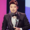 Jun Hyun Moo Raih Piala High Excellence Award Radio