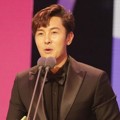 Kim Dong Wan Shinhwa Raih Piala High Excellence Award Male Variety