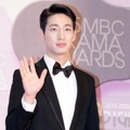 Yoon Park di Red Carpet MBC Drama Awards 2015
