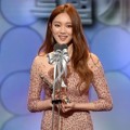 Lee Sung Kyung Raih Piala Best New Actress (Special Production)