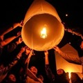 Warga Magelang, Jawa Tengah Terbangkan Lampion Rayakan Tahun Baru 2016