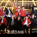Seventeen Saat Tampil Nyanyikan Lagu 'Adore U'