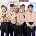 VIXX Raih Piala Bonsang