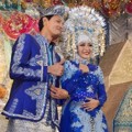 Fedi Nuril dan Vanny Widyastati Saat Resepsi Pernikahan