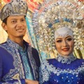 Fedi Nuril dan Vanny Widyastati Saat Resepsi Pernikahan
