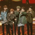 iKON Saat Tampil di Golden Disc Awards 2016