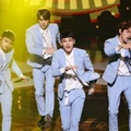 Penampilan EXO Bawakan Lagu 'Love Me Right'