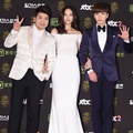 Jun Hyun Moo, Krystal f(x) dan Leeteuk SuJu di Red Carpet Golden Disc Awards 2016