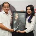 Isyana Sarasvati Kunjungi Komnas Perlindungan Anak
