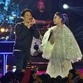 Ariel Duet dengan Isyana Sarasvati Bawakan Lagu 'Tetap Dalam Jiwa'
