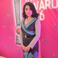 Ussy Sulistiawaty Hadir di Infotainment Awards 2016