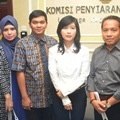 Indra Bekti dan Istri Ditemui di Gedung KPI