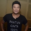 Posan Tobing Rilis Single 'Pantun Cinta 100 Persen'