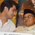 Reza Rahadian dan B. J. Habibie di Konferensi Pers Film 'Rudy Habibie'