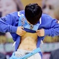 Jungkook Bangtan Boys Pamer Abs Saat Menangkan Pertandingan Gulat