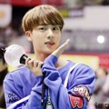Imutnya Gaya Jin Bangtan Boys di 'Idol Star Athletics Championships 2016'