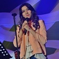Isyana Sarasvati di Konser 'Kahitna 30 Years Anniversary Love Festival'