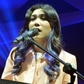 Isyana Sarasvati di Konser 'Kahitna 30 Years Anniversary Love Festival'