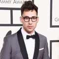 Jack Antonoff Fun. di Red Carpet Grammy Awards 2016