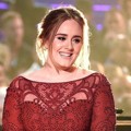 Adele Tampil Nyanyikan Lagu 'All I Ask'