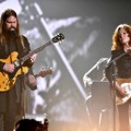 Penampilan Gary Clark Jr.dan Bonnie Raitt di Grammy Awards 2016