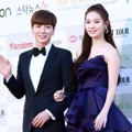 Leeteuk Super Junior dan Yura Girl's Day di Red Carpet Gaon Chart K-Pop Awards 2016