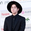 Mad Clown di Red Carpet Gaon Chart K-Pop Awards 2016