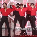 VIXX Tampil Nyanyikan Lagu 'Chained Up'